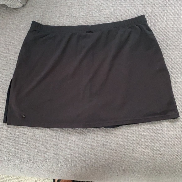 Wmn’s DTL BLACK Skort, Medium/6 - Picture 3 of 7